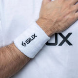 Siux Basic 26 short padel wristband in white with a black logo